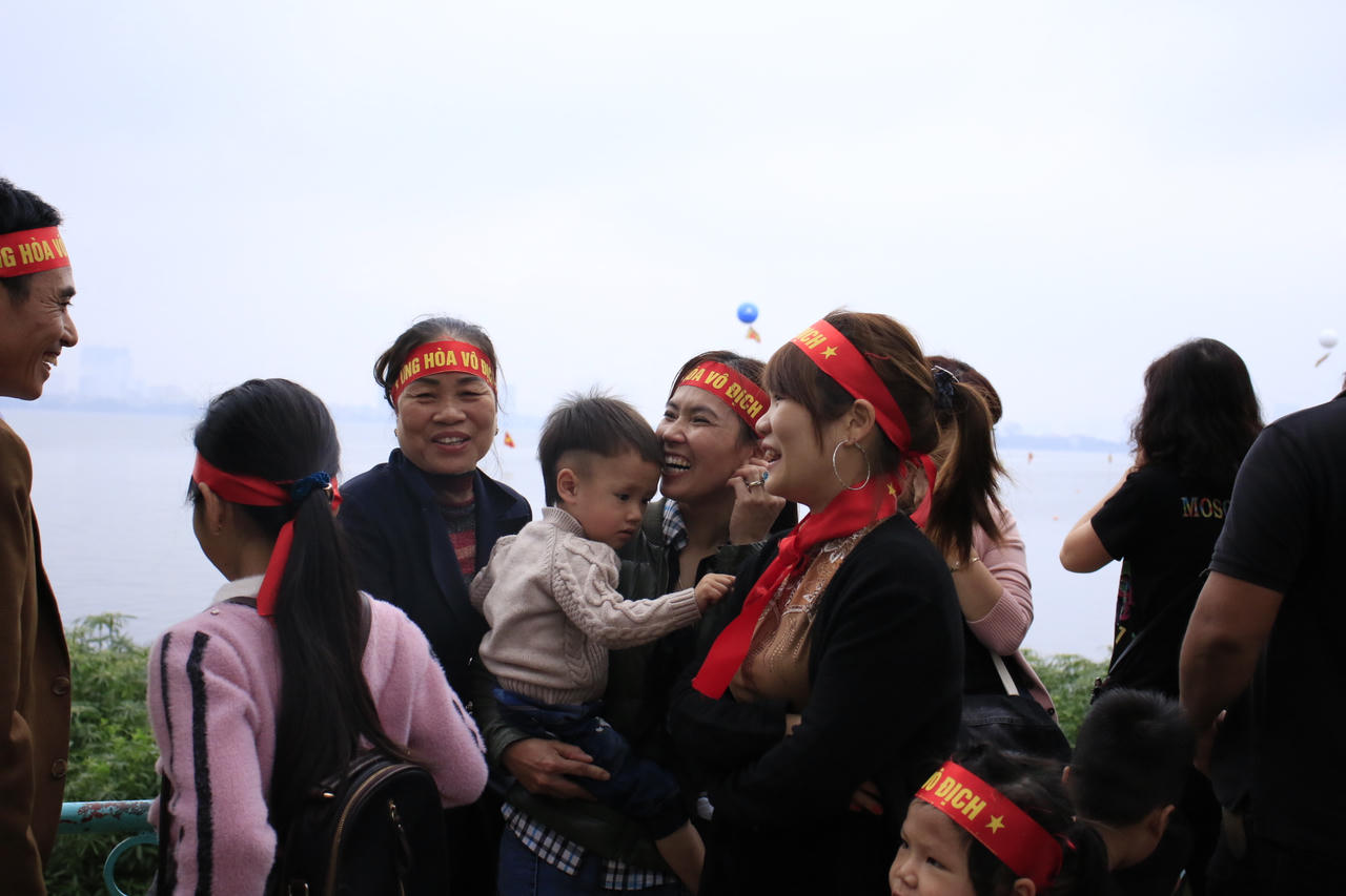 Sôi động lễ hội bơi chải thuyền rồng trên hồ Tây